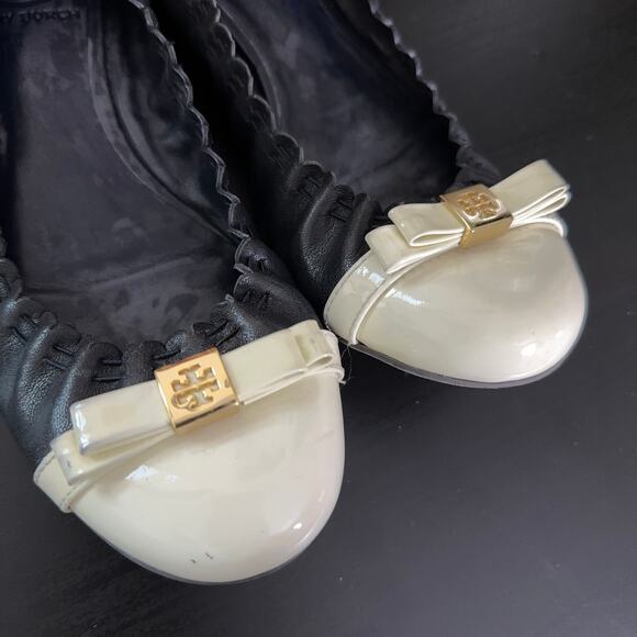 TORY BURCH Romy Flat Cap Toe Black White Leather Sz 7 - Picture 1 of 7